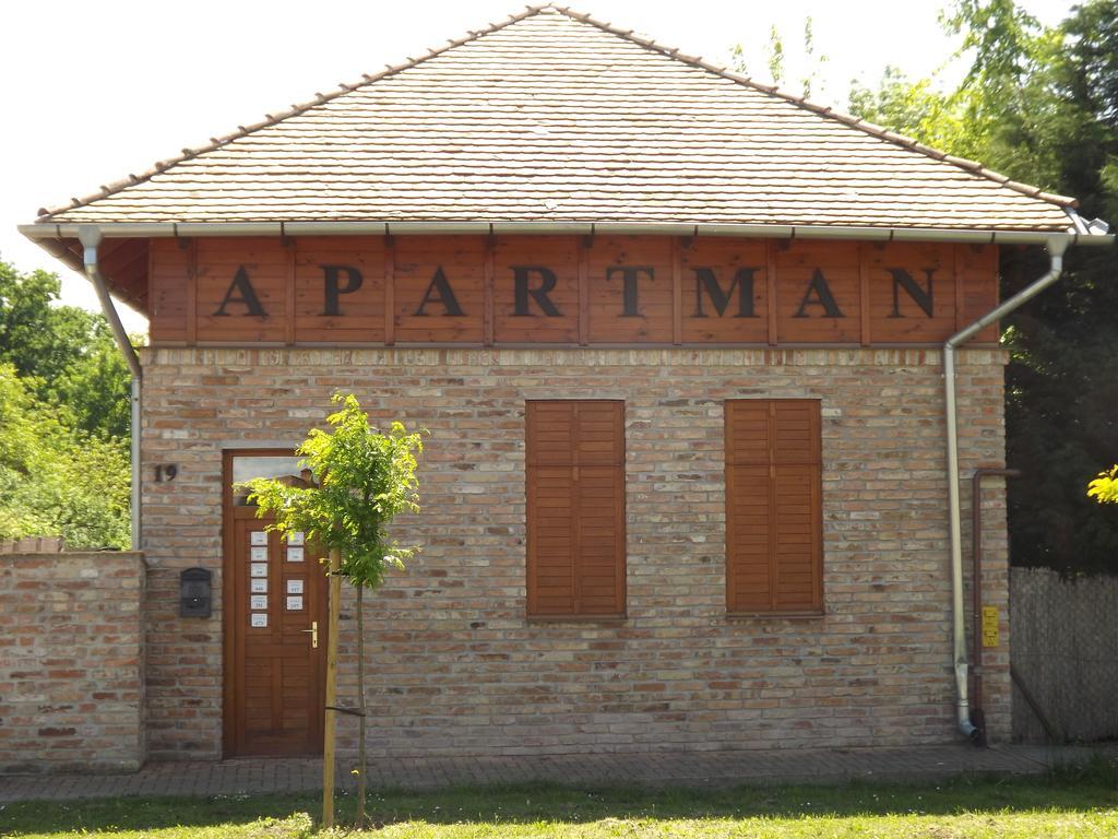 Gyulai-Fuerdo-Apartman Ii. Zimmer foto