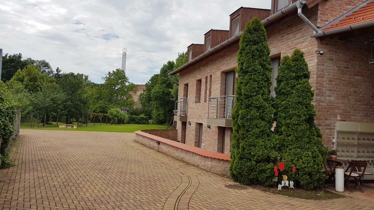 Gyulai-Fuerdo-Apartman Ii. Exterior foto